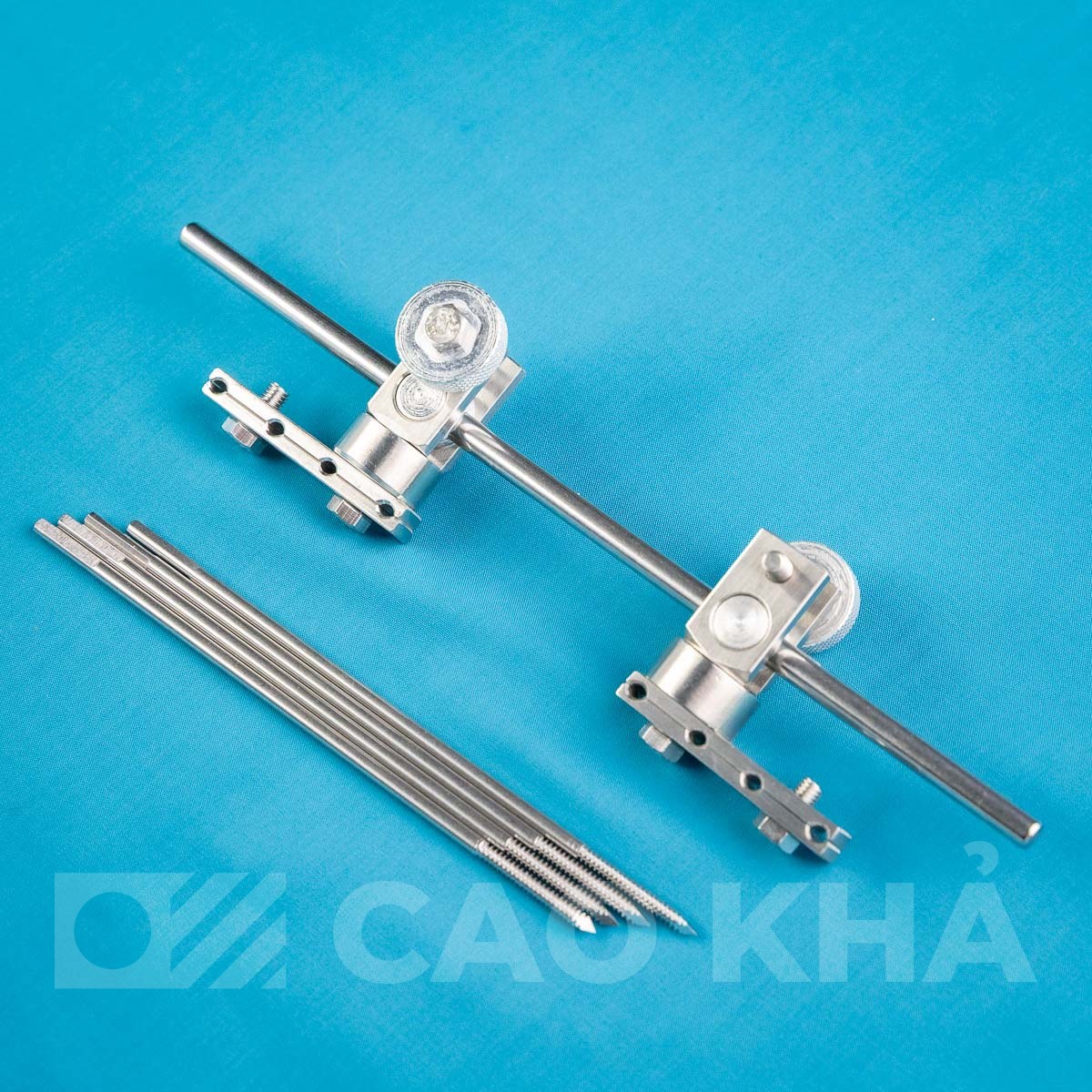 Cố định ngoài Đầu dưới Xương Quay - góc nhìn chính