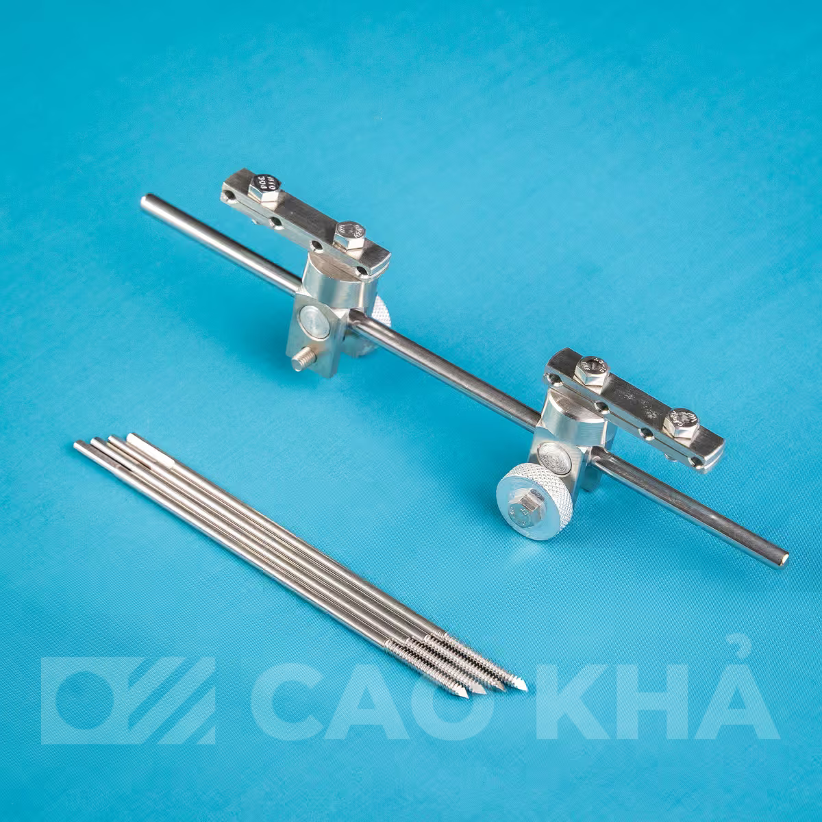 Cố định ngoài Đầu dưới Xương Quay - góc nhìn 2